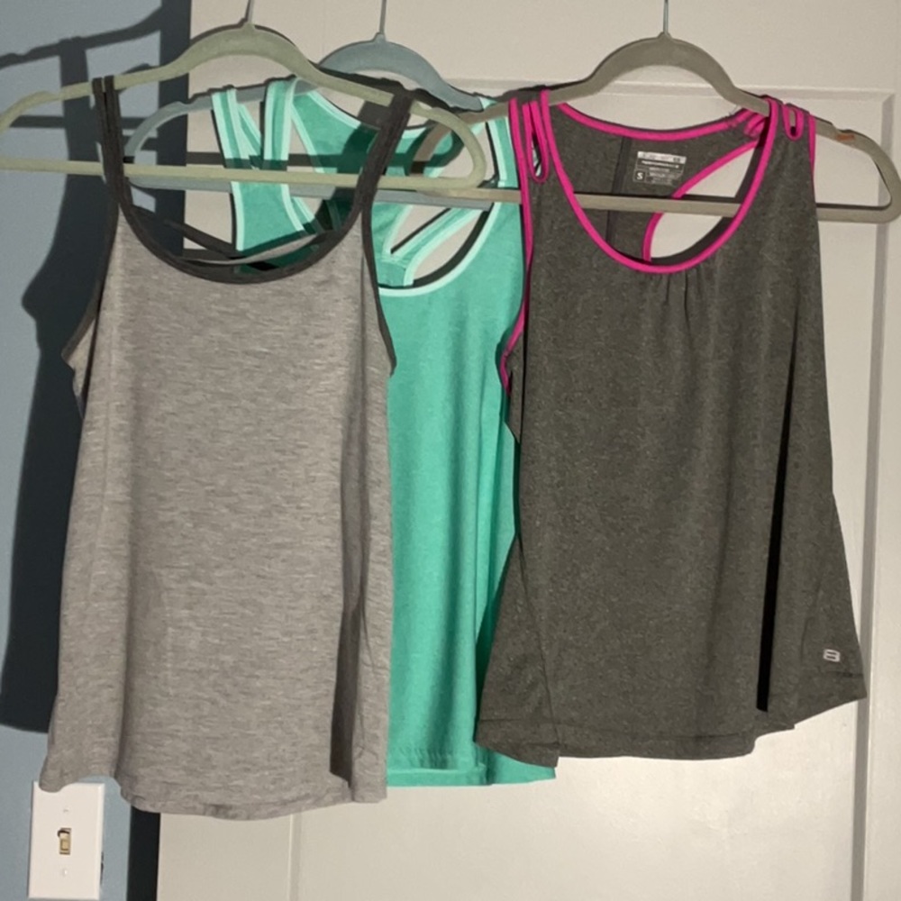 Fitness tops - Picture 1 of 11
